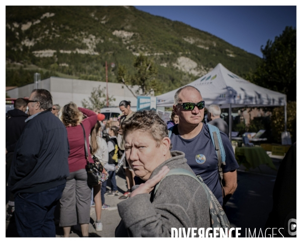 Le long de la transbassealpine Digne Nice ( La foire agricole )