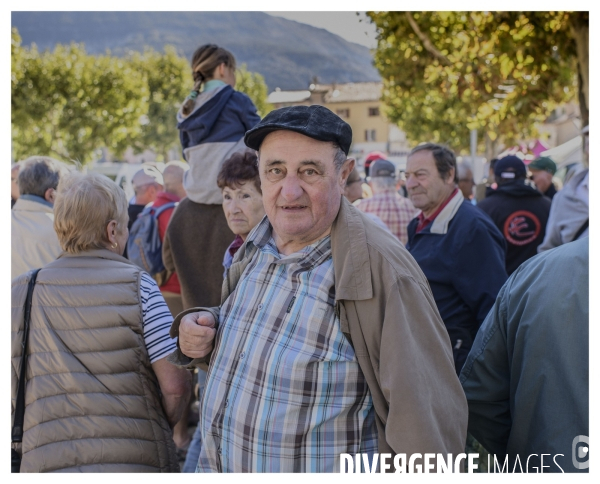 Le long de la transbassealpine Digne Nice ( La foire agricole )