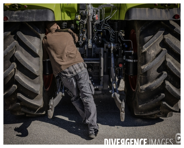 Le long de la transbassealpine Digne Nice ( La foire agricole )