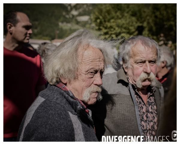 Le long de la transbassealpine Digne Nice ( La foire agricole )