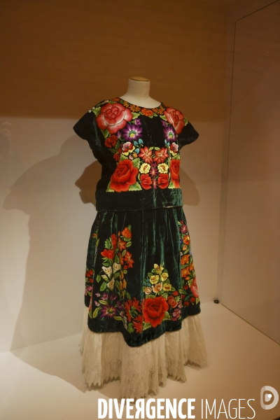 Exposition frida kahlo au palais galliera