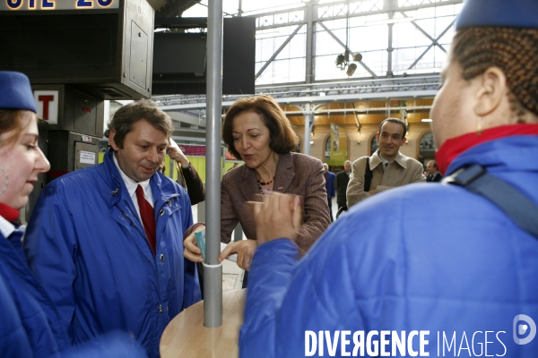 Anne-Marie Idrac visite la gare Saint Lazare