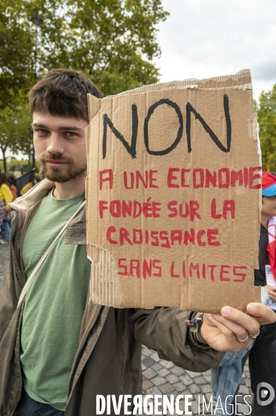 Marche pour le climat à l appel de Youth for Climate, à Paris.