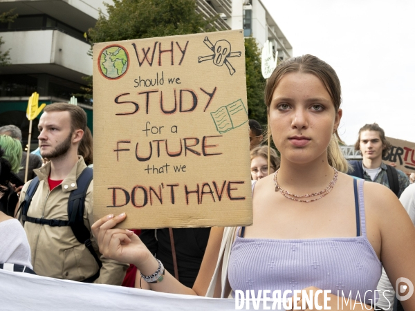 Marche pour le climat à l appel de Youth for Climate, à Paris.