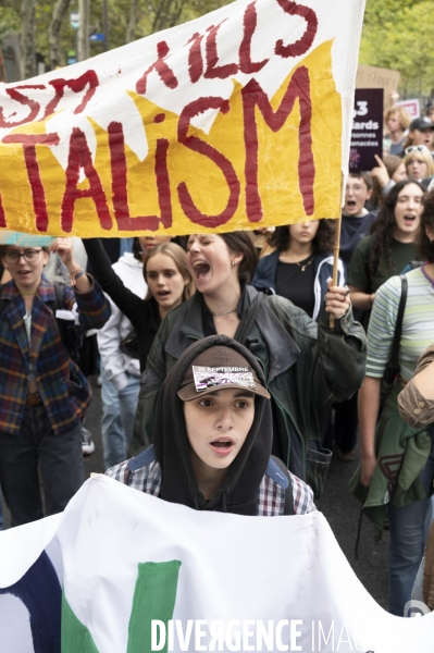 Marche pour le climat à l appel de Youth for Climate, à Paris.