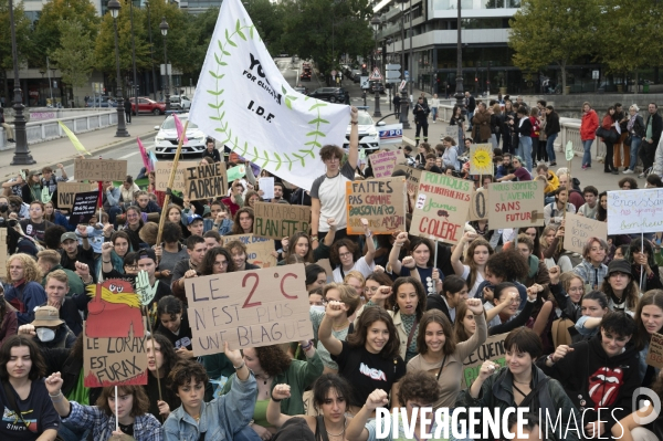 Marche pour le climat à l appel de Youth for Climate, à Paris.