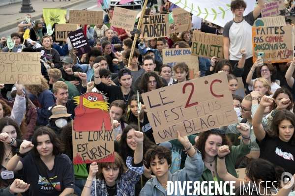 Marche pour le climat à l appel de Youth for Climate, à Paris.