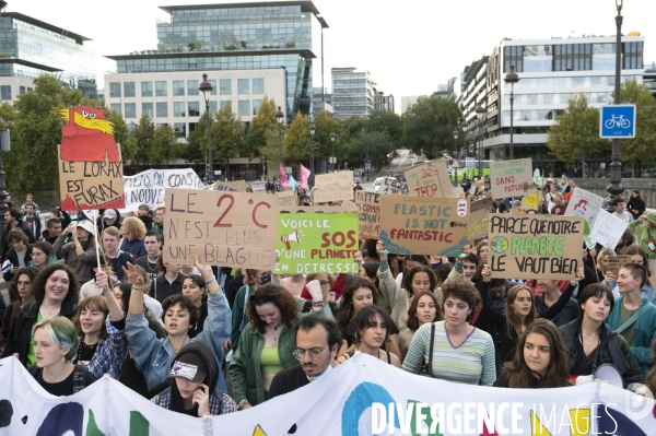 Marche pour le climat à l appel de Youth for Climate, à Paris.