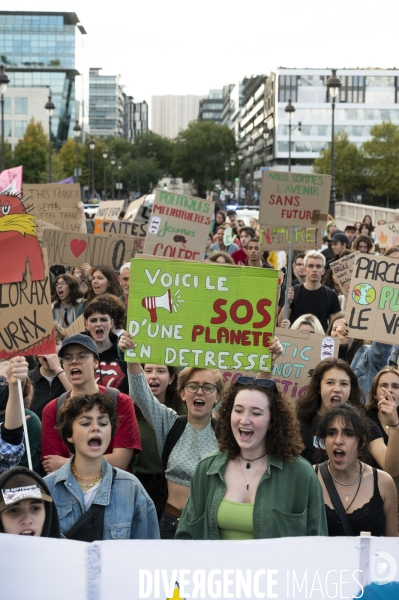 Marche pour le climat à l appel de Youth for Climate, à Paris.