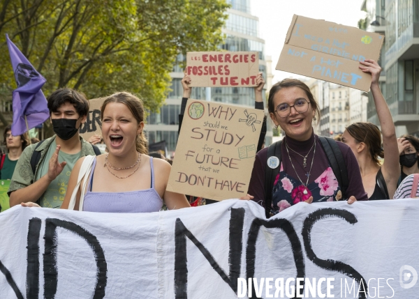 Marche pour le climat à l appel de Youth for Climate, à Paris.