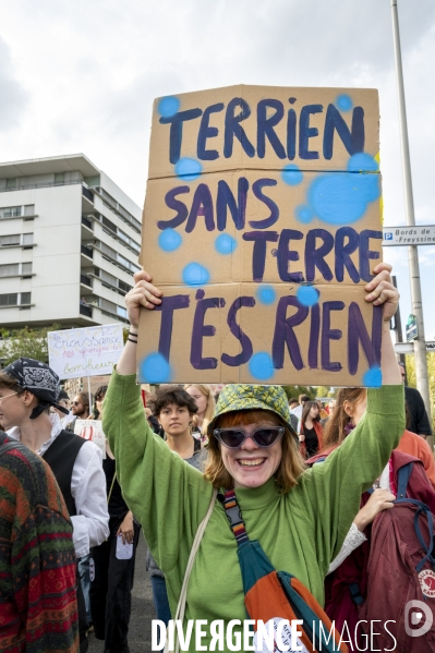Marche pour le climat à l appel de Youth for Climate, à Paris.