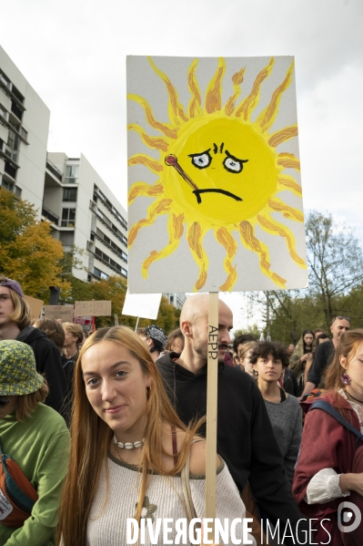 Marche pour le climat à l appel de Youth for Climate, à Paris.