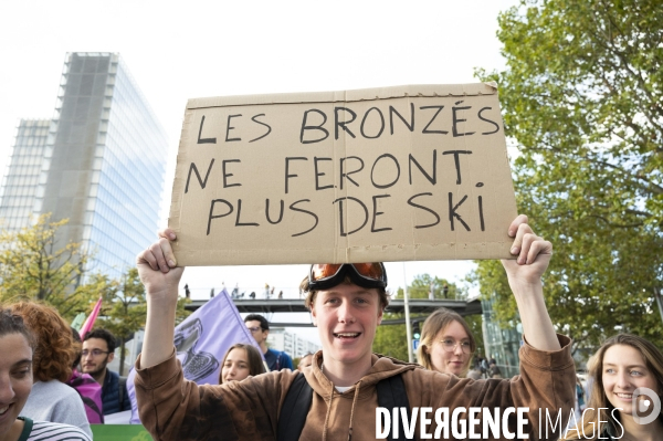 Marche pour le climat à l appel de Youth for Climate, à Paris.