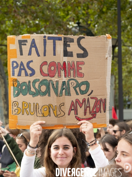 Marche pour le climat à l appel de Youth for Climate, à Paris.