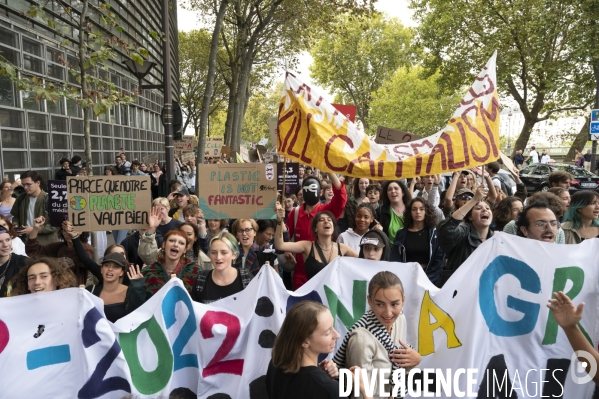 Marche pour le climat à l appel de Youth for Climate, à Paris.