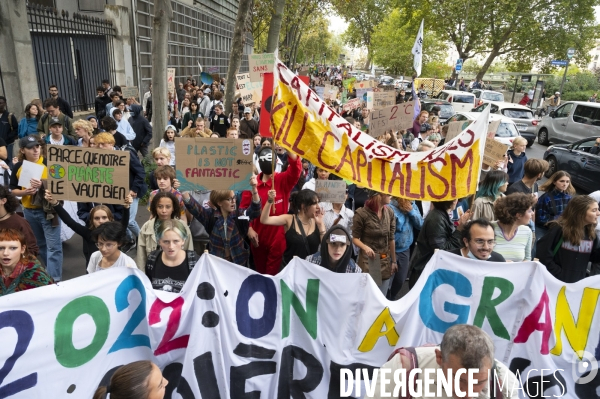 Marche pour le climat à l appel de Youth for Climate, à Paris.