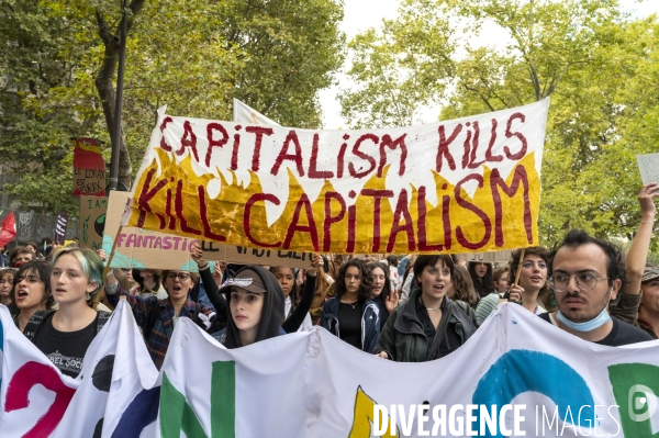 Marche pour le climat à l appel de Youth for Climate, à Paris.