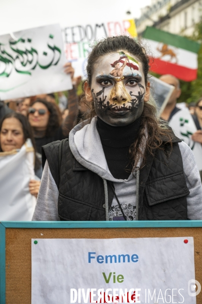 Iran la révolte. Marche pour les femmes iraniennes et contre le pouvoir sexiste en Iran.