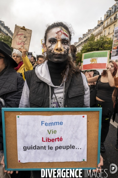 Iran la révolte. Marche pour les femmes iraniennes et contre le pouvoir sexiste en Iran.