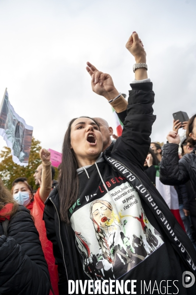 Iran la révolte. Marche pour les femmes iraniennes et contre le pouvoir sexiste en Iran.