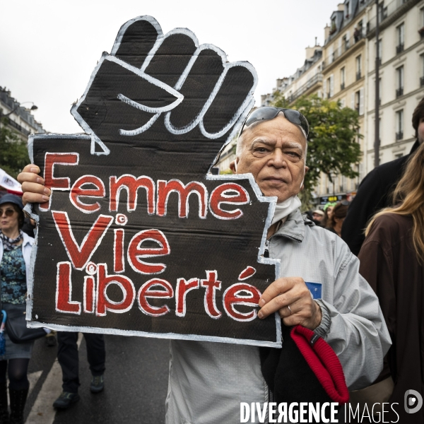 Iran la révolte. Marche pour les femmes iraniennes et contre le pouvoir sexiste en Iran.