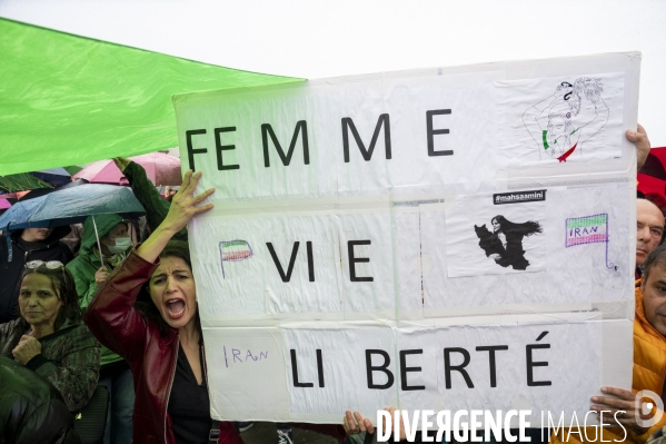 Iran la révolte. Marche pour les femmes iraniennes et contre le pouvoir sexiste en Iran.