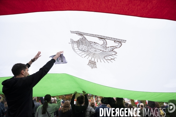 Iran la révolte. Marche pour les femmes iraniennes et contre le pouvoir sexiste en Iran.