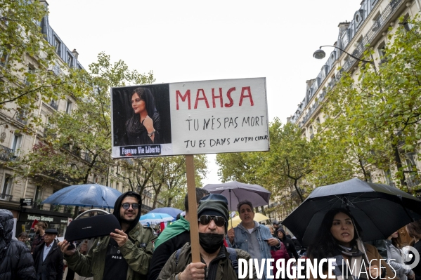 Iran la révolte. Marche pour les femmes iraniennes et contre le pouvoir sexiste en Iran.