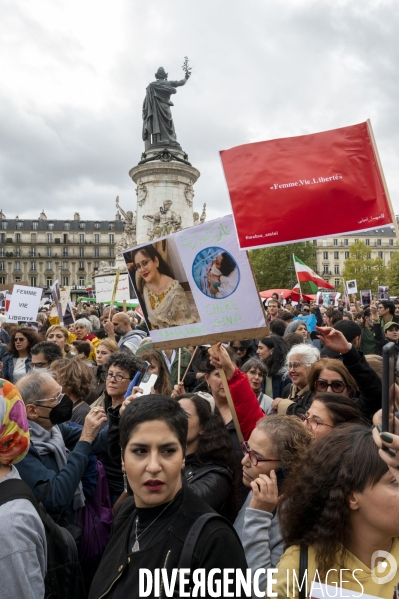 Iran la révolte. Marche pour les femmes iraniennes et contre le pouvoir sexiste en Iran.