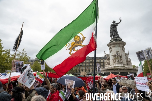 Iran la révolte. Marche pour les femmes iraniennes et contre le pouvoir sexiste en Iran.