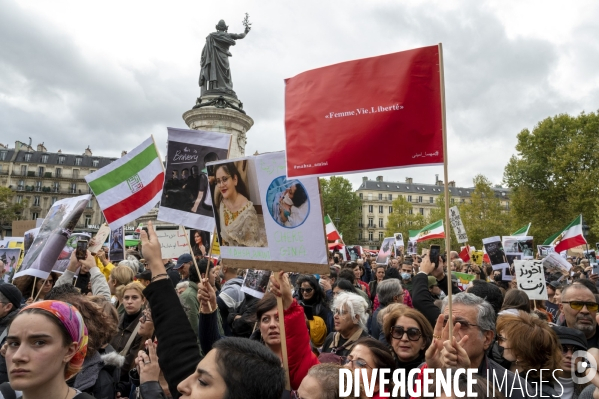 Iran la révolte. Marche pour les femmes iraniennes et contre le pouvoir sexiste en Iran.