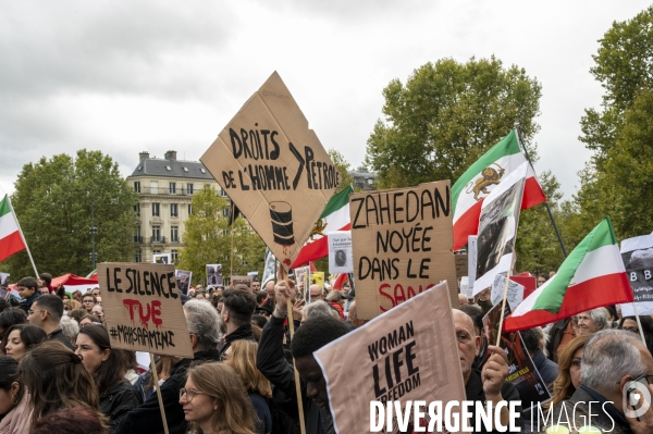 Iran la révolte. Marche pour les femmes iraniennes et contre le pouvoir sexiste en Iran.