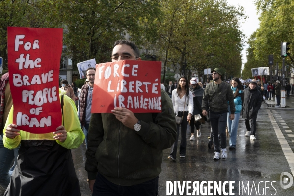 Iran la révolte. Marche pour les femmes iraniennes et contre le pouvoir sexiste en Iran.