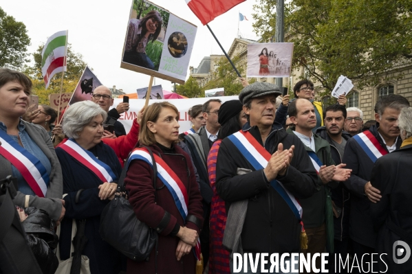 Iran la révolte. Marche pour les femmes iraniennes et contre le pouvoir sexiste en Iran.