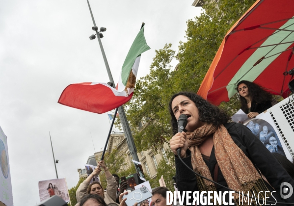 Iran la révolte. Marche pour les femmes iraniennes et contre le pouvoir sexiste en Iran.