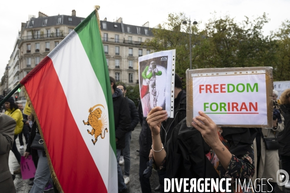 Iran la révolte. Marche pour les femmes iraniennes et contre le pouvoir sexiste en Iran.