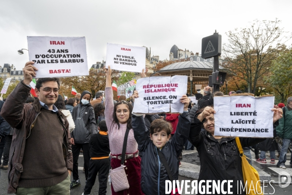 Iran la révolte. Marche pour les femmes iraniennes et contre le pouvoir sexiste en Iran.