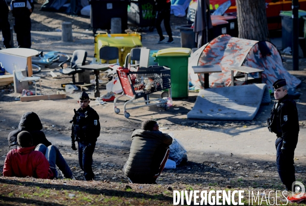 Démantèlement du campement du crack du square Forceval