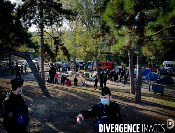 Démantèlement du campement du crack du square Forceval