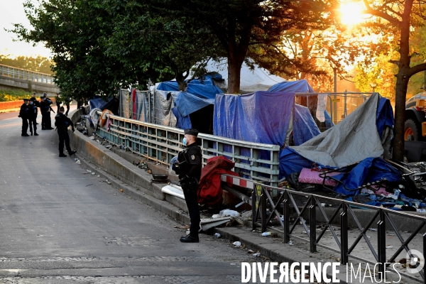 Démantèlement du campement du crack du square Forceval