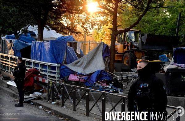 Démantèlement du campement du crack du square Forceval