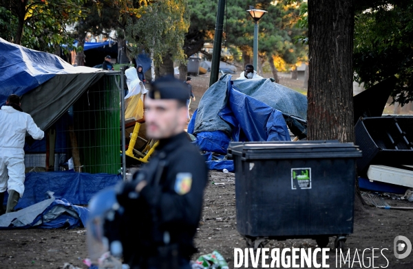 Démantèlement du campement du crack du square Forceval