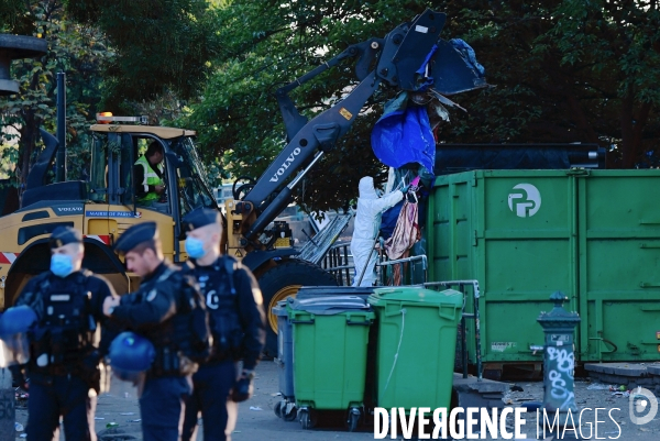 Démantèlement du campement du crack du square Forceval