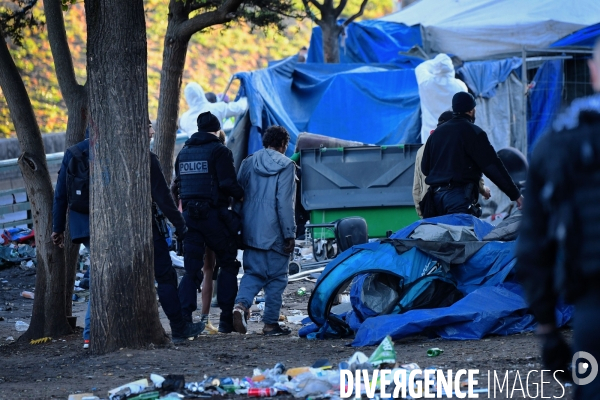 Démantèlement du campement du crack du square Forceval