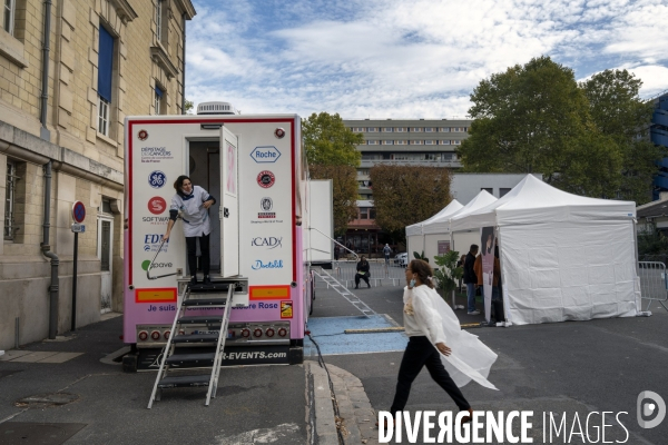 Le camion de mammographie Octobre Rose en ile de France.