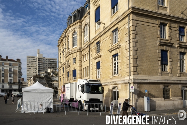 Le camion de mammographie Octobre Rose en ile de France.