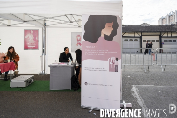 Le camion de mammographie Octobre Rose en ile de France.