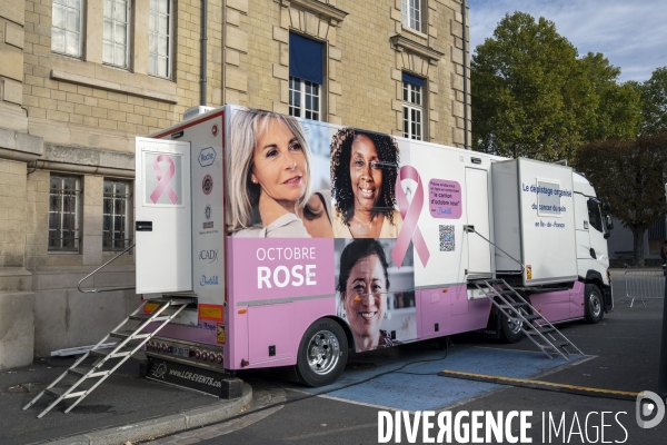 Le camion de mammographie Octobre Rose en ile de France.