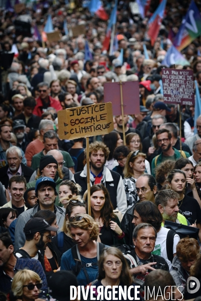 Marche contre la vie chère et l inaction climatique