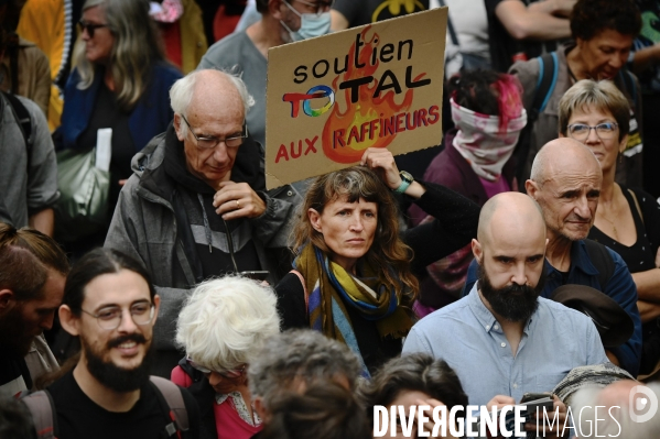 Marche contre la vie chère et l inaction climatique